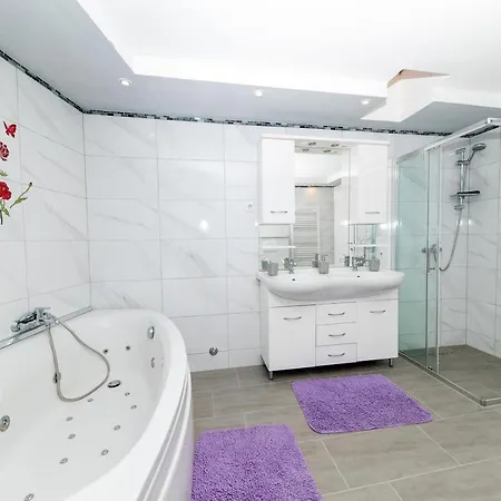 Family Friendly With A Swimming Pool Dramalj, Crikvenica - 5594 Apartment