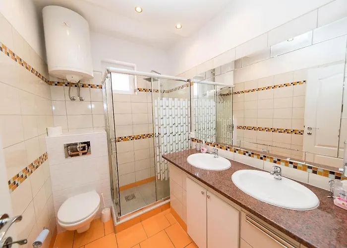 公寓 Family-friendly With Swimming Pool Dramalj, Crikvenica - 5594 德拉马利